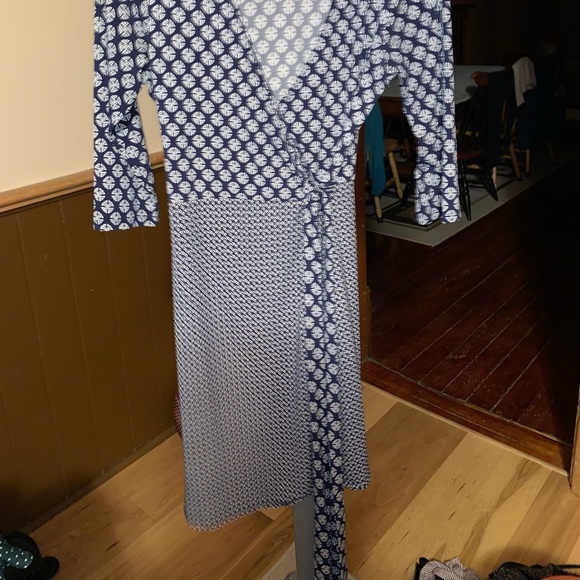 Suzy Shier long sleeve wrap dress. Size small. Freshly washed. - Picture 2 of 2